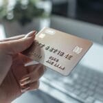 Carte premium sur table élégante