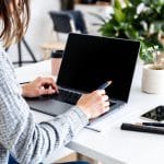 Comment ouvrir un compte bancaire en ligne quand on est travailleur indépendant ?